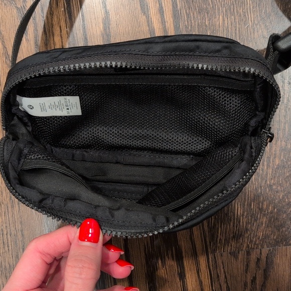 Lululemon original belt bag - Picture 5 of 5